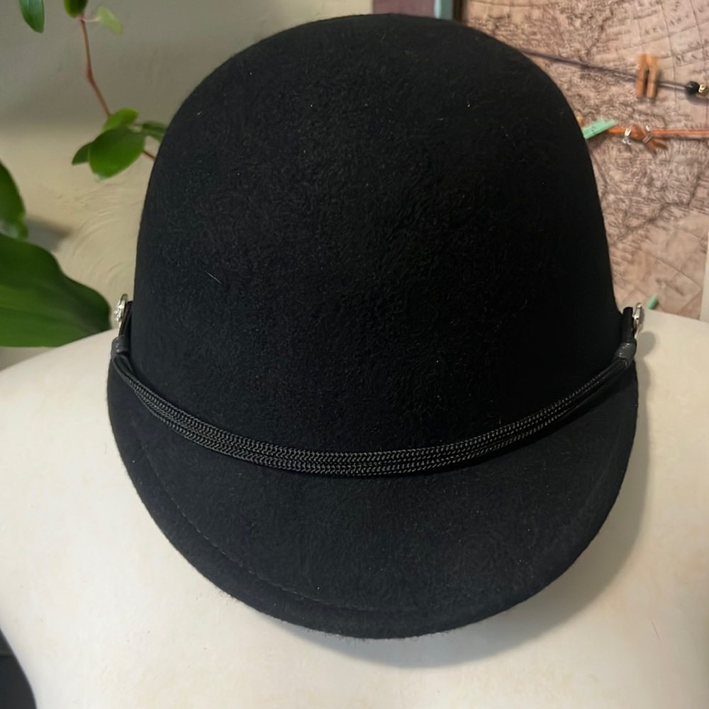 Galeries Lafayette fashionable hat 22 inches around